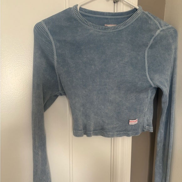 Alexander Wang - Cropped Long Sleeve Crewneck blue Ribbed Long Sleeve Crop Top - Picture 2 of 3